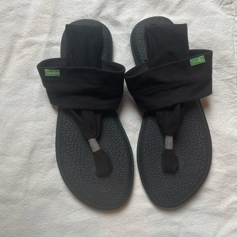 Sanuk yoga mat sandals